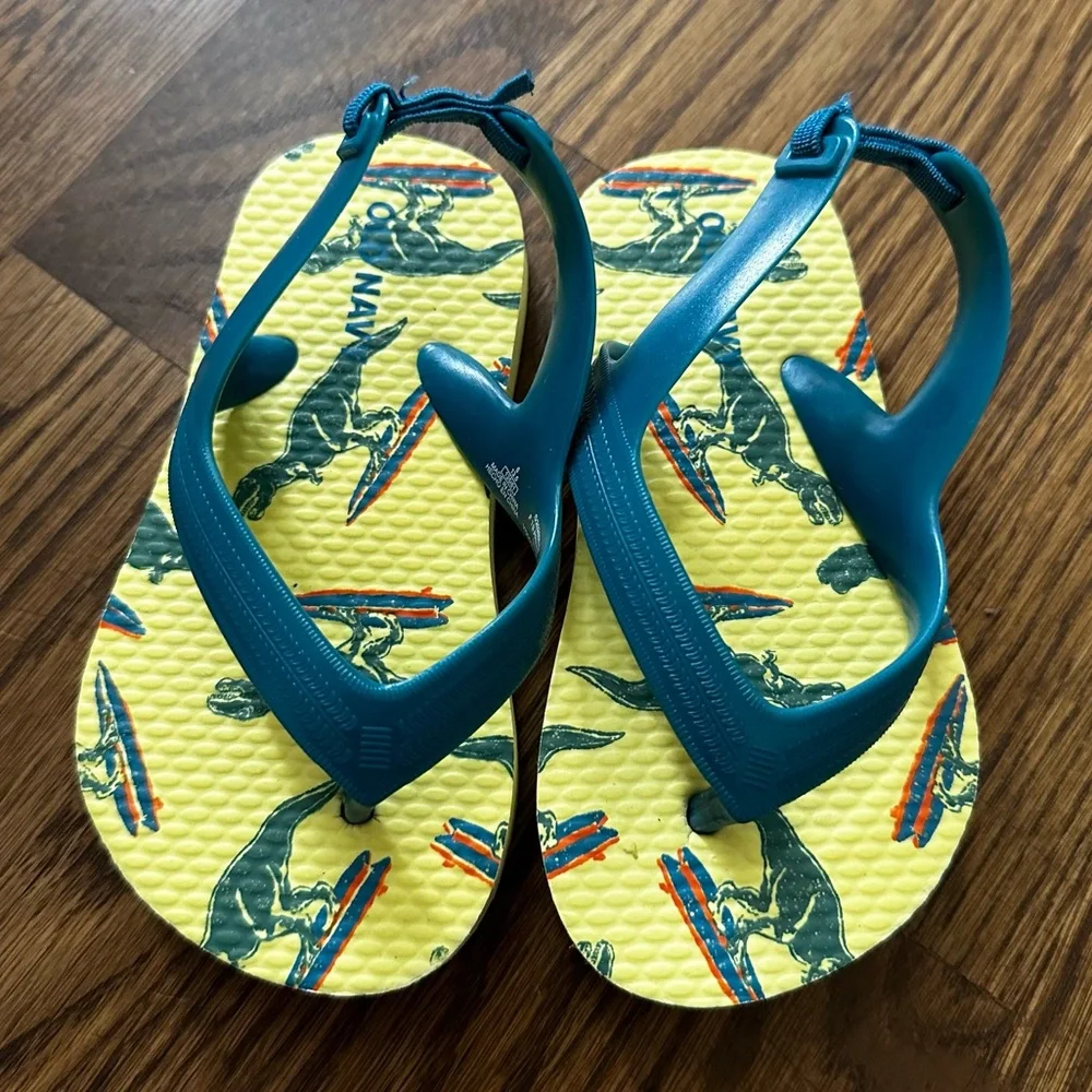 Old Navy yellow surfing dinosaur flip flops, toddler size 6